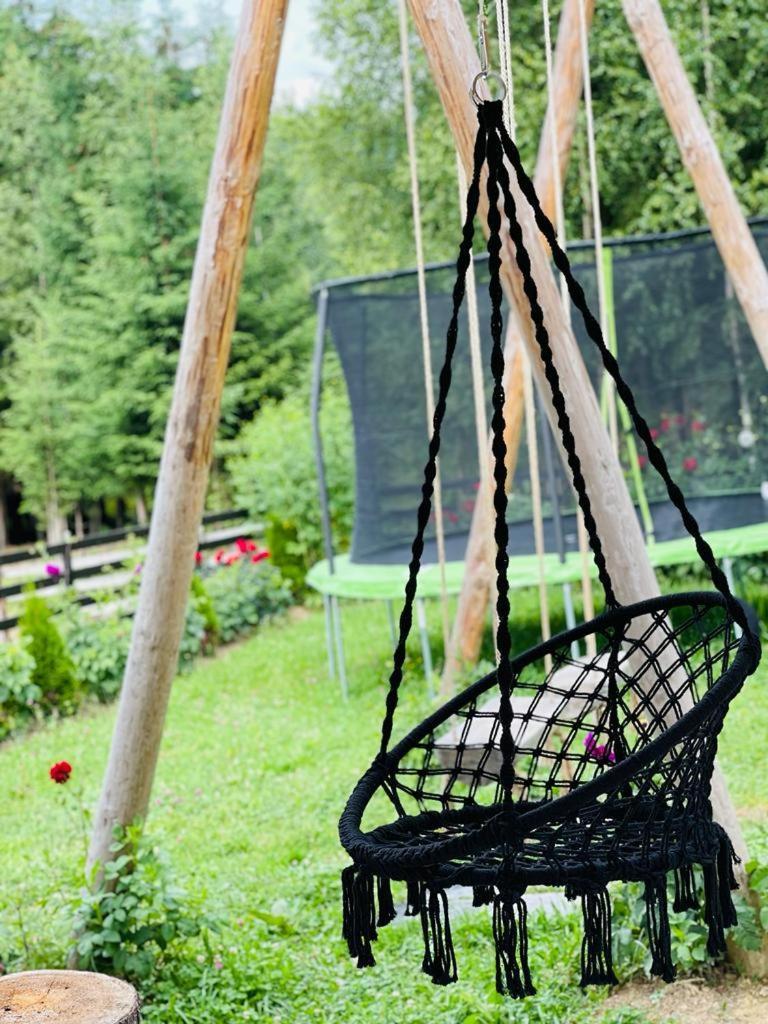 Conacul Muntii Bucovinei 호텔 큼홀룸그몰도베네스크 외부 사진